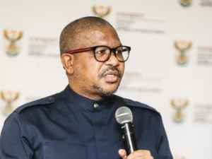 Solly Mapaila biography,early life age and career